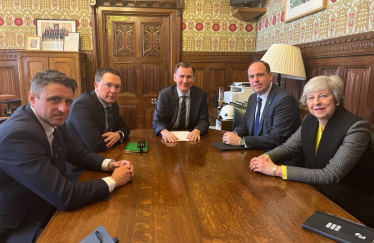 Ben Everitt MP (left, near), with the Chancellor of the Exchequer Jeremy Hunt (middle), Robert Courts MP, (left, back), Greg Smith MP (right, back) and Theresa May MP (right, near) (1)